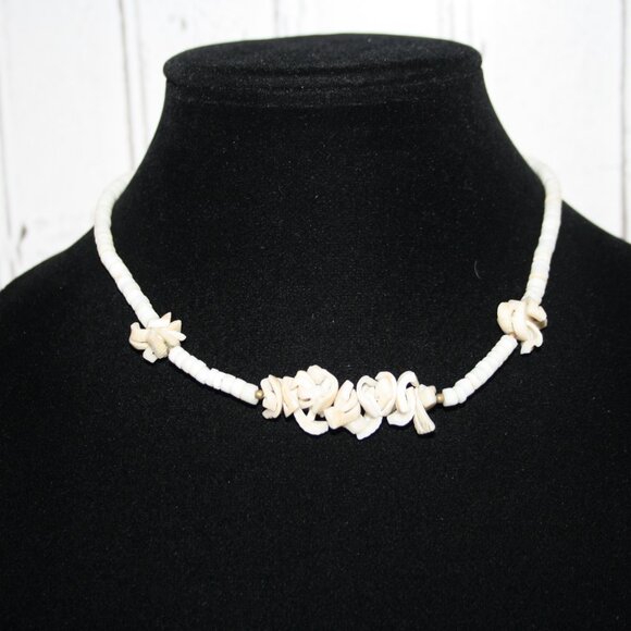 Beautiful vintage white shell necklace 16" - Picture 5 of 5